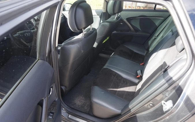 Toyota Avensis cena 19000 przebieg: 339000, rok produkcji 2013 z Gliwice małe 106
